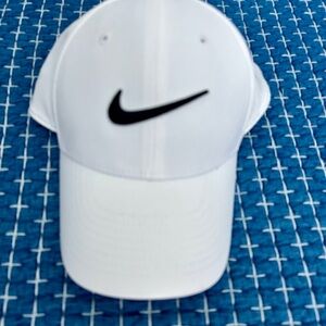 Nike Dri-FIT Club Structured Swoosh Cap